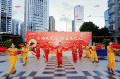 标题：月满映家园 邻里共